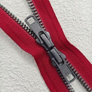<span class=keywords><strong>YKK</strong></span> 3 #   5 #   <span class=keywords><strong>8</strong></span> #   10 #   <span class=keywords><strong>Fermeture</strong></span> <span class=keywords><strong>éclair</strong></span> double tête en résine imitation métal avec glissière à verrouillage automatique écologique pour sacs et vêtements - Product Image 4