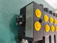 Télécommande avec joysticks pour vanne hydraulique à 6 fonctions