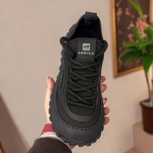 รองเท้าเซฟตี้ผู้ชายสำหรับงานโรงงาน พื้นรองเท้าใยแก้ว ป้องกันน้ำ หน้าผ้าตาข่าย พื้นกลางยาง ซับในผ้าฝ้าย ป้องกันแรงกระแทก ใช้ได้ทุกฤดู - Product Image 2