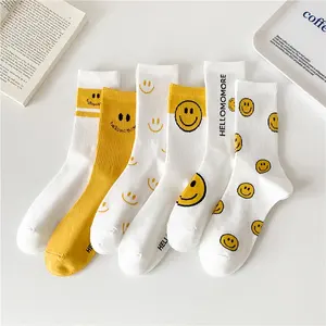 Vente en gros Tendance Nouveauté Happy Smile Chaussettes Femmes Mode Drôle Smiley Face Chaussettes Crew en coton