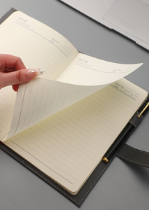 Cuaderno A5 creativo retro de alta calidad con hebilla <span class=keywords><strong>minimalista</strong></span> <span class=keywords><strong>Agenda</strong></span> de cubierta de Pu para negocios de oficina y escritura - Product Image 6