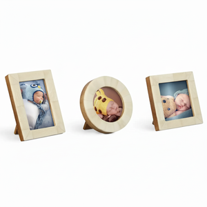 Cadre photo pour bébé avec incrustation d'os au design unique Cadeau unique pour les annonces de naissance et les baptêmes disponibles à la vente - Product Image 1