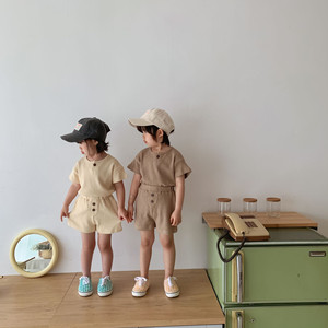 Conjunto de dos piezas para niñas: Camiseta de algodón con cuello redondo y pantalones cortos tipo waffle con botones, estilo coreano. - Product Image 3