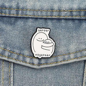 Better Together Hug Broche Esmalte Pins Figura de palo de dibujos animados Broches Insignia de solapa Regalo de joyería para mejores amigos al por mayor - Product Image 1