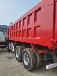 รถดัมพ์ HOWO 6x4 ใหม่ 351-450 แรงม้า ยูโร 3 เครื่องยนต์ Weichai เกียร์ FAST ความจุ 31-40 ตัน สำหรับงานก่อสร้างถนนและงานดิน - Product Image 3