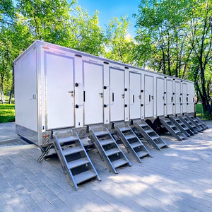 Remorque sanitaire ADA à 8 postes avec réservoir d'eau et système solaire, toilettes mobiles portables pour salles de douche - Product Image 1