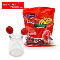 Sucette Big Bom Bom à la saveur fraise, garnie de chewing-gum