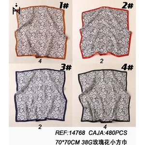 Foulard quadrato floreale rosa 70x70 cm 38 g, leggero, accessorio moda da donna - Product Image 3