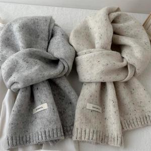 Écharpe en laine tricotée 100% pure, unie, chaude pour l'hiver, longue, enveloppante, douce, coupe-vent, pour femme, idéale pour les voyages et le quotidien - Product Image 4