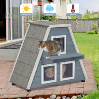 Nichoir triangulaire pour chat en bois de sapin, abri extérieur résistant aux intempéries avec toit en asphalte, plusieurs entrées et pieds surélevés pour utilisation en extérieur