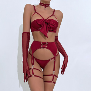 <span class=keywords><strong>Ensemble</strong></span> de lingerie sexy pour femme en satin de haute qualité avec soutien-gorge à nœud, gants longs transparents, <span class=keywords><strong>porte</strong></span>-jarretelles, string et collier ras-du-cou – Vente en gros OEM ODM - Product Image 2