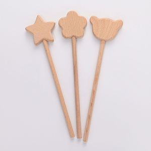 Mordedor Magnético de Madera Ecológico para Bebés, Diseño de Oso y Estrella, Juguete para la Dentición Temprana - Product Image 1