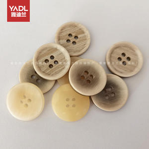 Высококачественная трикотажная рубашка из смолы с четырьмя глазами, пуговицы с узором, для мужчин и женщин, тренчкот на пуговицах, оптовая продажа - Product Image 4