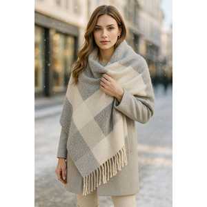 Écharpe épaisse blanche à texture douce avec des glands, accessoire polyvalent chaud pour tous les jours et les occasions spéciales pour l'automne - SAL1257 - Product Image 6