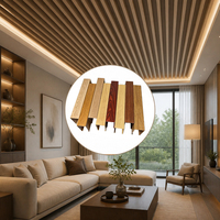 Sistema de Techo Suspendido Decorativo Personalizable con Perfil Metálico Lineal en Forma de U, Textura de Madera y Revestimiento de Aluminio