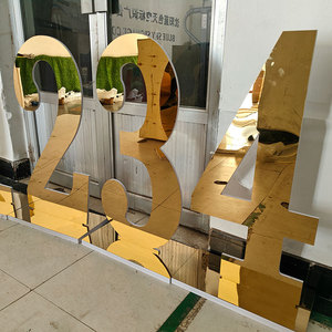 Lettere Decorative <span class=keywords><strong>Mr</strong></span> e <span class=keywords><strong>Mrs</strong></span> 4 Piedi, Insegna in MDF, Numeri in Acrilico Specchiato Oro e Argento 3 Piedi, Numeri Argentati Specchiati 4 Piedi Autoportanti - Product Image 1