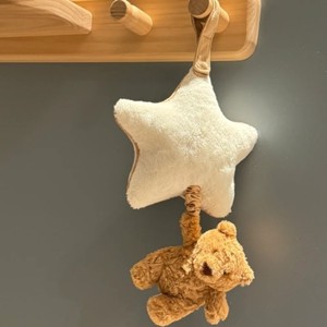 Oso de peluche musical <span class=keywords><strong>Barcelona</strong></span> de 20 cm, versión alta del Reino Unido, con caja de música de anillo, base pesada, orejas simétricas, juguete suave y apaciguador - Product Image 3