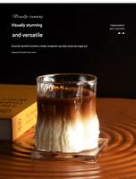 Verre torsadé irrégulier transparent avec texture ondulée, gobelet décoratif pour café glacé et jus