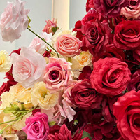 NINI Komplett Rote Schmetterlings-Blumenwand-Dekoration 3D-Blumen-Hintergrundpaneel für Hochzeiten, Partys, Events und Zeremonien Blumenarrangement-Zubehör