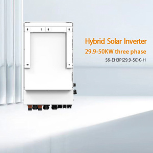 Système solaire hybride triphasé IP66 30kW 40kW 50kW avec une efficacité de 97,1% Sortie 220V/380V MPPT Onde sinusoïdale pure - Product Image 2