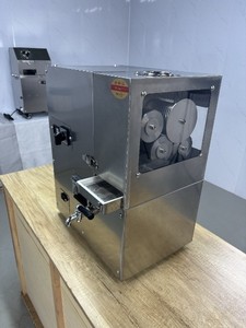 Small Stainless Steel Four-roller Sugarcane Juicer Electric Commercial Sugarcane <b>Juice</b> Press and <b>Extractor</b> for Beverage Shops - Product Image 2