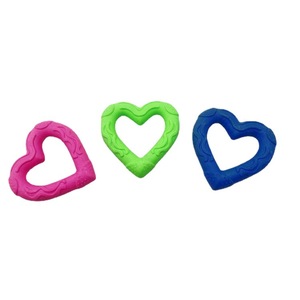 2025 नया डिजाइन हॉट सेलिंग कस्टम tpr रबर पालतू खिलौना कुत्ते पीसने प्यार दांत प्रशिक्षण शैक्षिक दिल आकार खिलौना - Product Image 3
