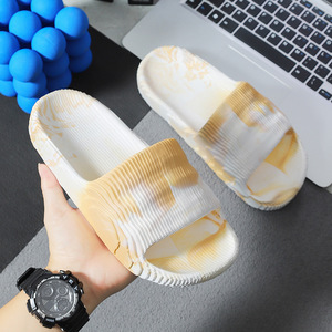 2024 últimos modelos zapatillas de verano hombres mujeres interior hogar PVC suave antideslizante sandalias zapatilla al aire libre impermeable de China proveedor - Product Image 2