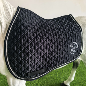 <span class=keywords><strong>Tapis</strong></span> <span class=keywords><strong>de</strong></span> <span class=keywords><strong>selle</strong></span> léger et doux pour l'équitation sur sentier, à séchage rapide, avec technologie antidérapante intégrée pour les balades équestres - Product Image 1