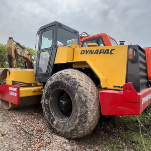 Rodillo de carretera vibratorio de un solo tambor Dynapac CA 301D usado con motor de gasolina Deutz y motor para una compactación eficiente - Product Image 4