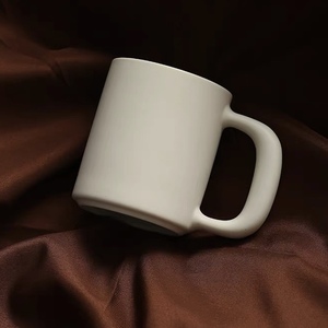 JINXIN fabrication à bas prix logo personnalisé drôle en porcelaine blanche vierge dégringolade dans une tasse en grès - Product Image 1
