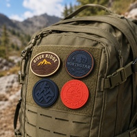 Patch PVC 3D personnalisé imperméable, badge d'aventure en relief multicouche avec support auto-agrippant haute résistance