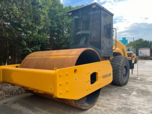 Used XS223J Vibratory Road <b>Roller</b> Single Drum Soil Compactor Powerful Engine <b>Large</b> Ground Contact Pressure . - Product Image 1