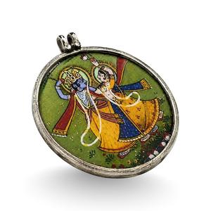 Colgante de Arte Miniatura Tradicional Indio con Diseño de Radha Krishna Bailando en Plata de Ley - Product Image 4