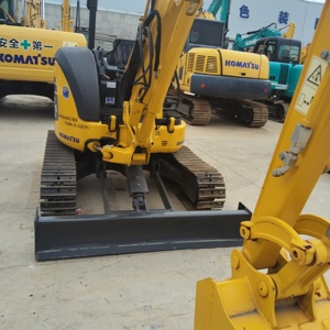 รถขุดมือสอง Komatsu PC35 ลดราคาพิเศษ ชั่วโมงการใช้งานต่ำ ระบบ Zero-Tail Swing น้ำหนัก 3.5 ตัน รถขุดขนาดเล็กจากญี่ปุ่น พร้อมห้องโดยสารแบบปิด - Product Image 2