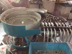 Suku cadang mesin mangkuk getar otomatis, Tempat makan pabrik makanan bergetar
