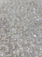 Tissu tricoté en maille champagne avec broderie de sequins denses, finition mate, poids moyen, personnalisé, pour robe de mariée et robe de soirée