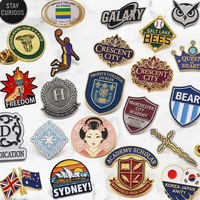 Épinglette en émail plaqué or, motif mascotte tigre, badge d'équipe personnalisé pour les fans de sports scolaires et de ligues, avec attache bouclier violet