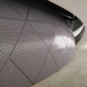 Revêtement mural en aluminium perforé, personnalisable en forme et en couleur - Product Image 1