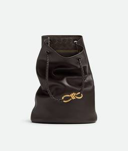 Sac seau Bottega BV Andiamo pour femme en cuir de veau soyeux avec détail nœud signature et bandoulière coulissante Veneta - Product Image 6