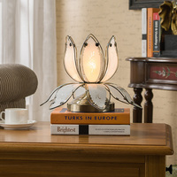 Lampe de table tactile 3 voies en verre motif fleur de lotus vintage rose/blanc/noir/bleu, lampe sur pied en cristal avec base dorée pour la décoration intérieure