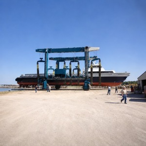 Lève-bateau haute capacité 5 tonnes pour opérations de mise à l'hivernage des bateaux avec structure en acier résistant à la corrosion - Product Image 2