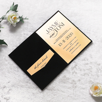 Suite d'invitations de mariage personnalisées en noir et or, avec monogramme et dorure à chaud, avec enveloppe, pour réception de mariage