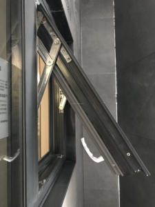 <span class=keywords><strong>Fenêtre</strong></span> à auvent suspendue insonorisée, design moderne en aluminium, avec persienne à ouverture graphique rétractable - Product Image 6