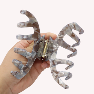 مشبك شعر فرنسي كبير على شكل يقطين من الأسيتات بطول 10.5 سم، إكسسوار شعر أنيق وراقٍ بتصميم مفرغ، مشبك شعر لطيف على شكل سمكة قرش - Product Image 3