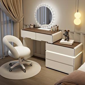 Coiffeuse d'un Bon Rapport Qualité-Prix avec Éclairage d'Ambiance et Rangement Compartimenté, Bureau de Maquillage Adapté aux Petits Espaces, Meuble de Maquillage <span class=keywords><strong>Pratique</strong></span> pour Chambre - Product Image 1
