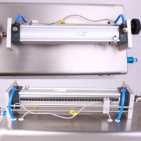 Machine pneumatique semi-automatique à tête unique de 5 à 500 ml pour le remplissage de liquides (miel, lait, boissons, crèmes, eau pure) en bouteilles, sachets et flacons