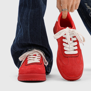 Zapatillas de entrenamiento alemanas idénticas a las de Zhixiu, de estilo rojo y diseño exclusivo, con un estilo casual y deportivo para mujer, diseñadas por un diseñador. - Product Image 1