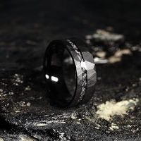 Ouyuan vente en gros 8mm carbure de tungstène météorite anneaux pour hommes noir alliance brossé martelé promesse anneaux confort ajustement