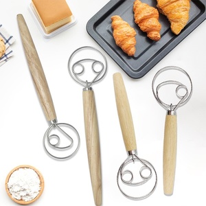 Outil manuel danois pour la pâte Mélangeur de farine à oeil simple ou double avec manche en bois Batteur à oeufs Mélangeur à bobine manuelle en métal - Product Image 1