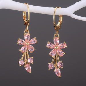 Pendientes colgantes de flores chapados en oro con cristales de imitación tallados en forma de pera para mujer, estilo romántico para fiesta, E465 - Product Image 4